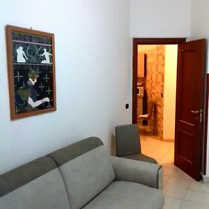 Rita & Pina's Central , Napoli Italia